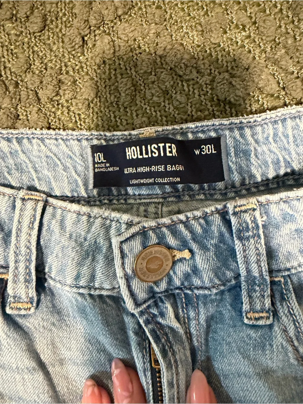 Light Blue Hollister Women’s High-Rise Straight Long Light Weight Jeans
